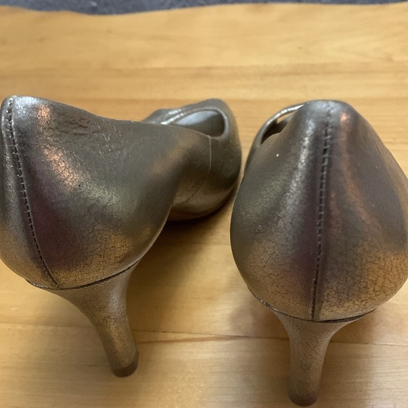 Nurture by Lamaze "Virtue" Gold Genuine leather open toe heels pumps Size 7M EUC - Picture 4 of 10